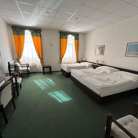 Hotel Omega Brno Buitenkant foto