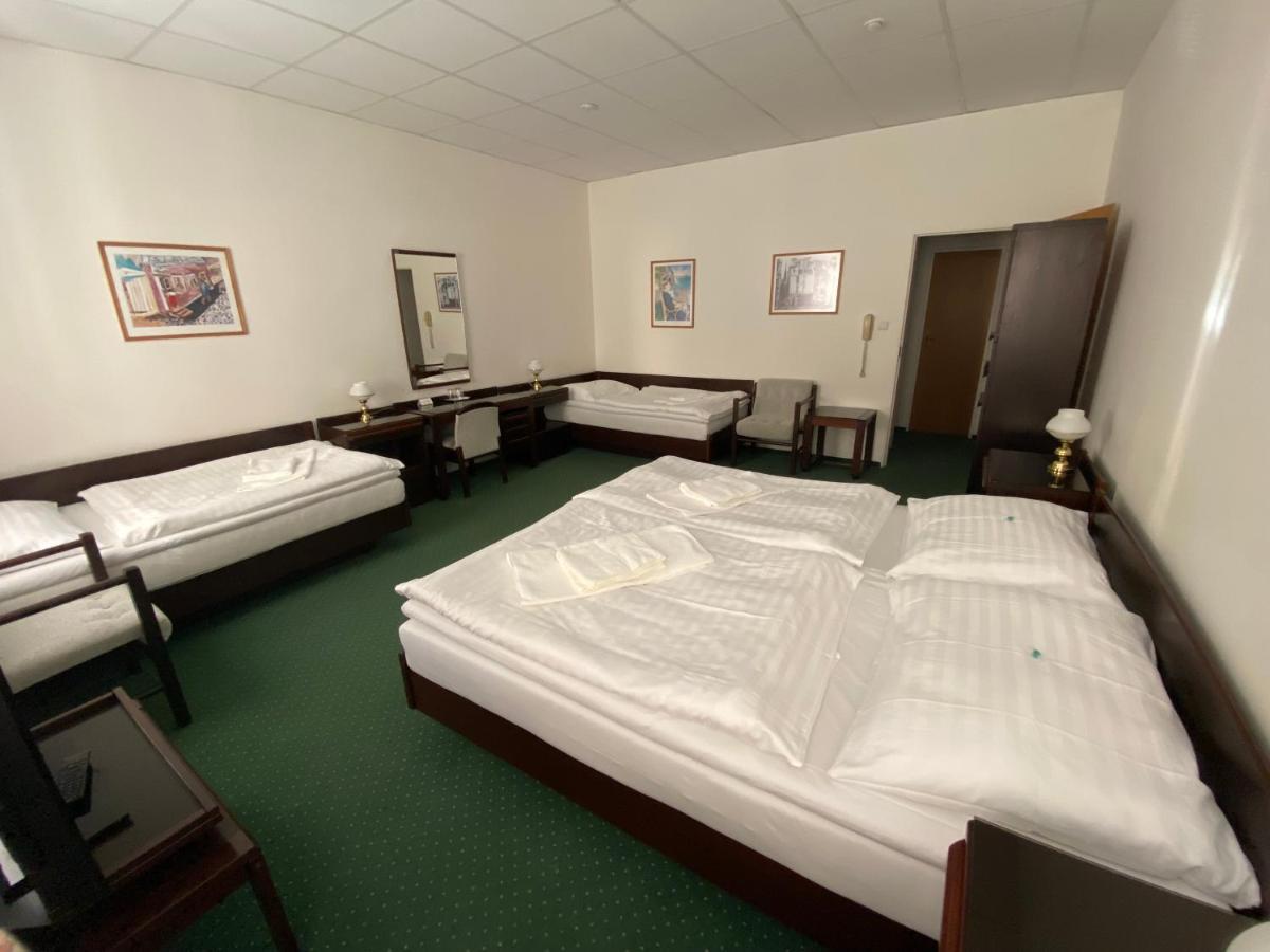 Hotel Omega Brno Buitenkant foto