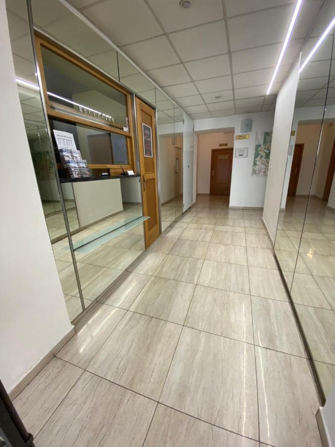 Hotel Omega Brno Buitenkant foto