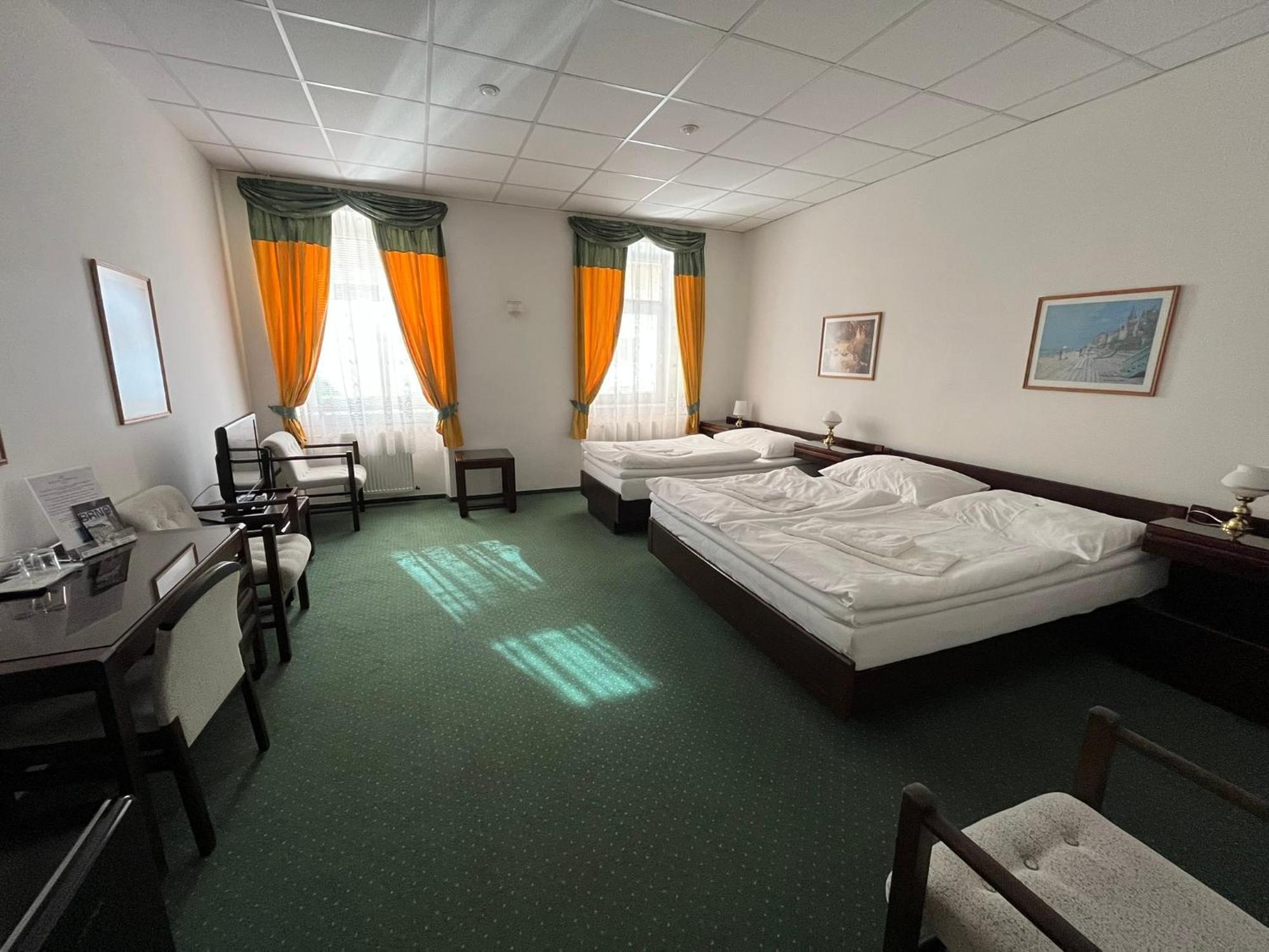 Hotel Omega Brno Buitenkant foto
