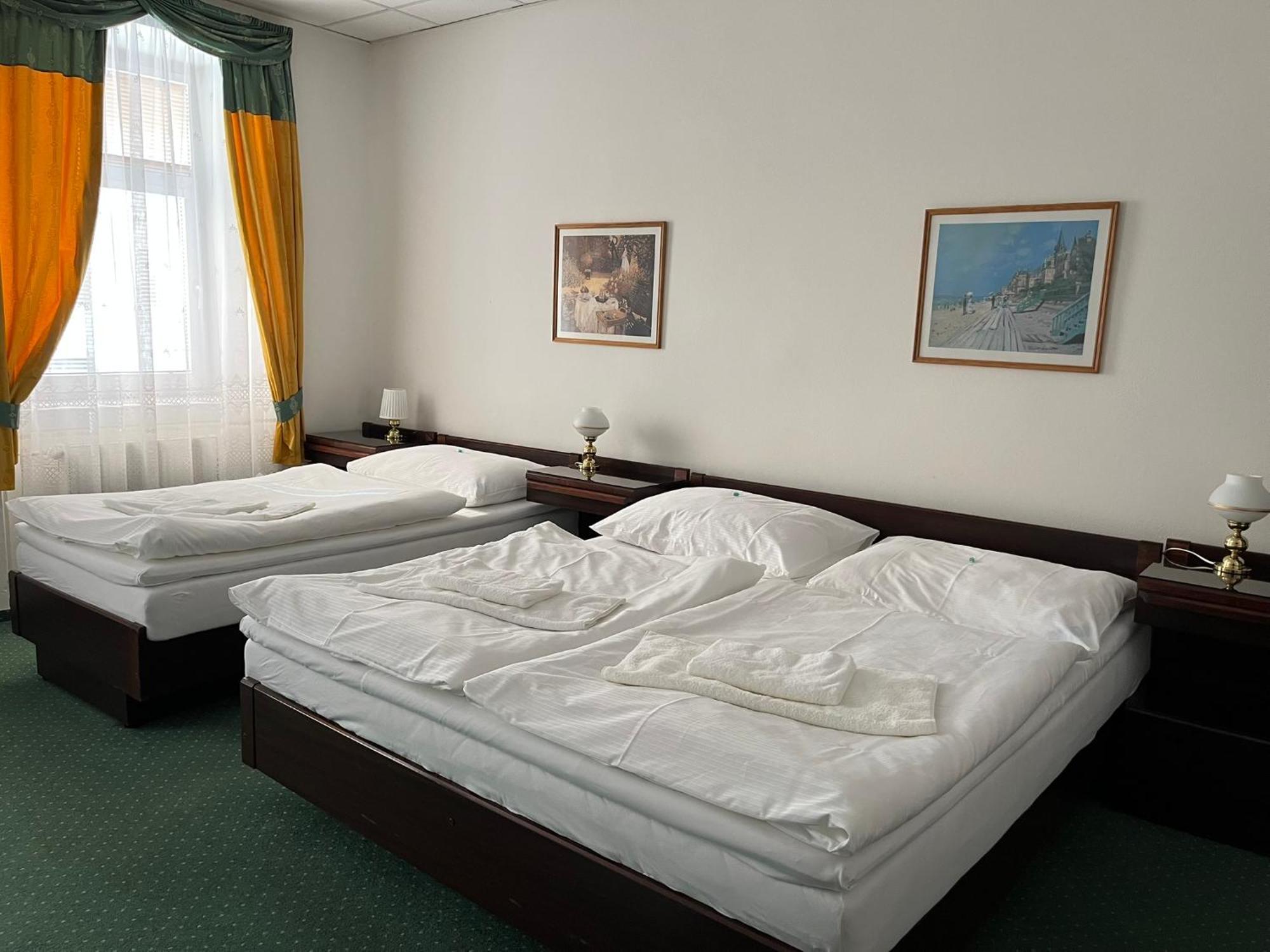 Hotel Omega Brno Buitenkant foto