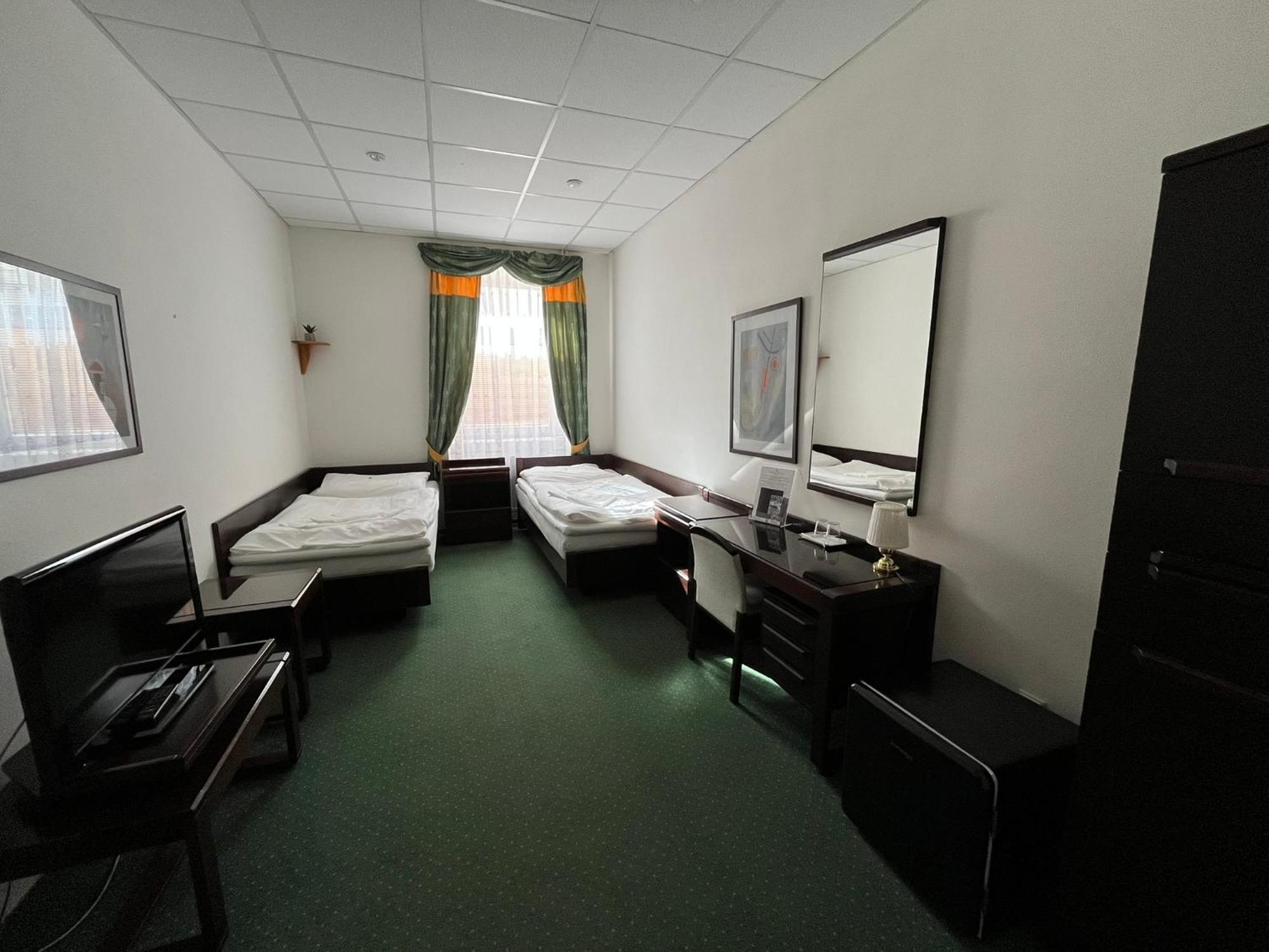 Hotel Omega Brno Buitenkant foto