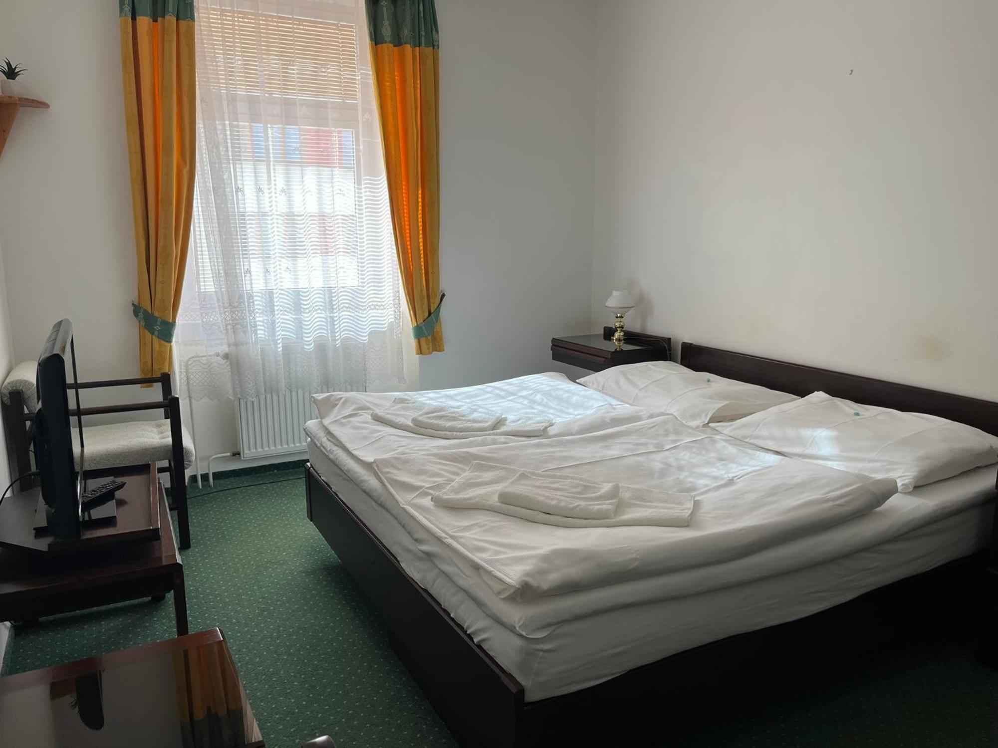Hotel Omega Brno Buitenkant foto