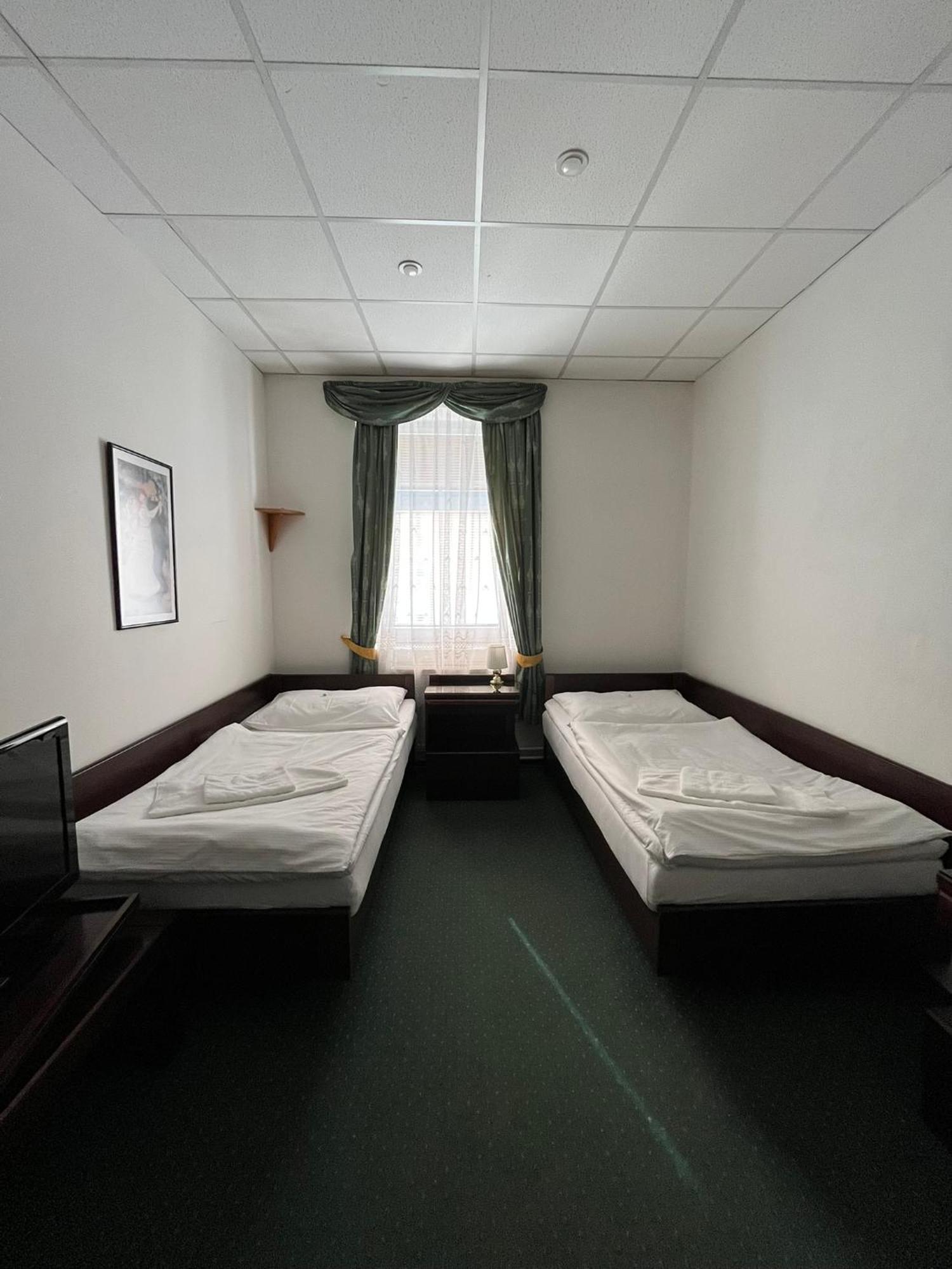 Hotel Omega Brno Buitenkant foto