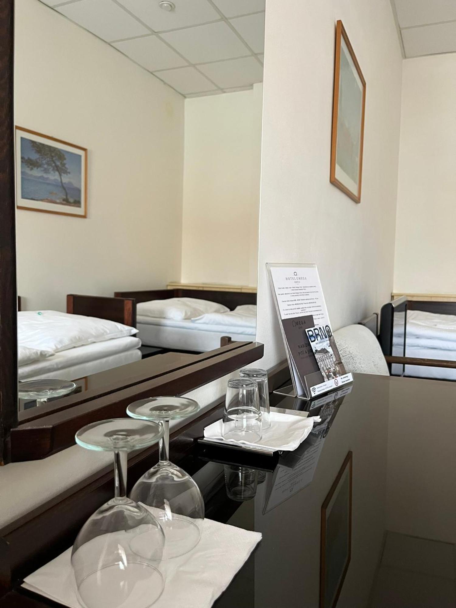 Hotel Omega Brno Buitenkant foto
