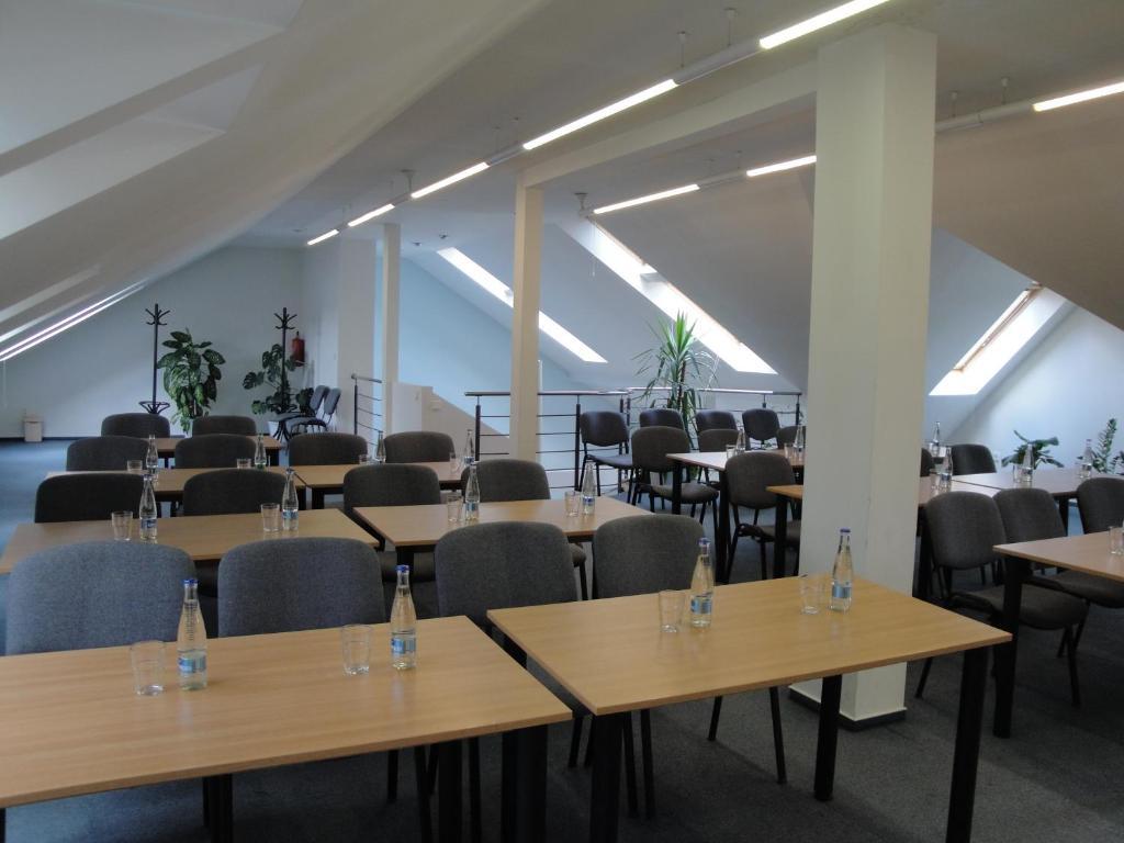 Hotel Omega Brno Buitenkant foto